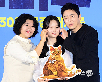 '좀비딸' 조정석-이정은, 우리 애는 안 물어요~