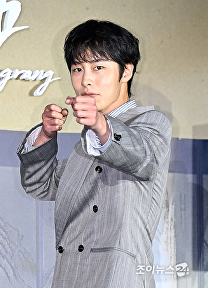 이재욱, 여심 정조준