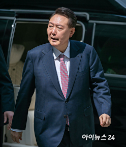 윤석열 전 대통령, 내란 혐의 6차 공판 출석