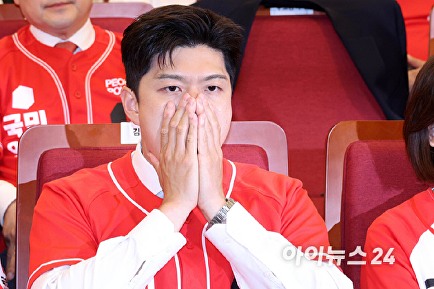굳은 표정의 김용태 국민의힘 비대위원장
