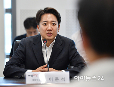 성남의료원 방문해 발언하는 이준석 대선 후보