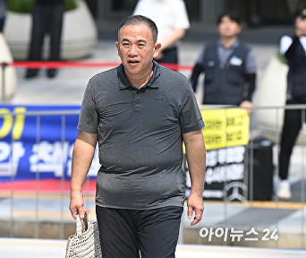 특검 출석하는 명태균