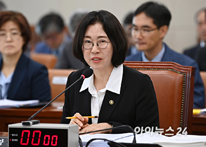 국정감사 질의 답변하는 이미선 기상청장