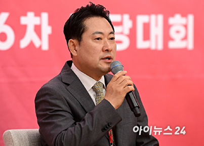 질문에 답변하는 장동혁 당 대표 후보