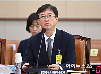 질의에 답변하는 오영준 헌법재판소 재판관 후보자