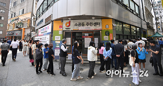 유권자로 붐비는 사전투표소