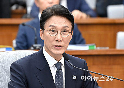 질의에 답변하는 김민석 국무총리 후보자