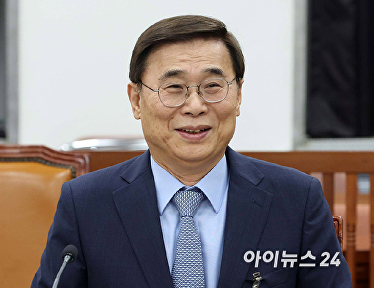 정보위 전체회의 참석한 이종석 국정원장
