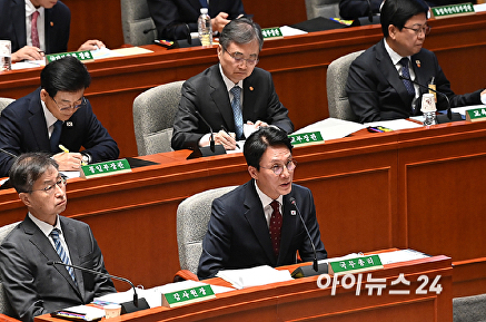 예결위 질의에 답변하는 김민석 국무총리