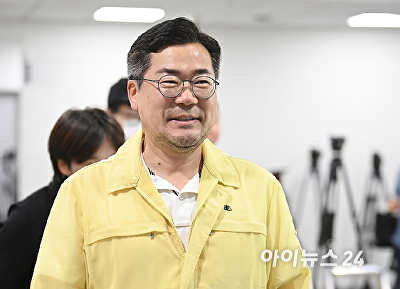 기자회견 참석하는 박찬대