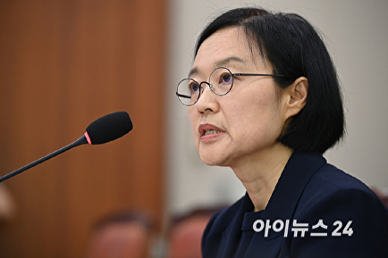 잘의에 답변하는 한성숙 후보자
