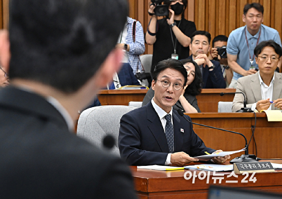 주진우 의원 질의에 답변하는 김민석 국무총리 후보자