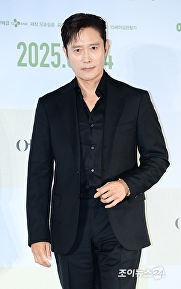 '어쩔수가없다' 이병헌, 압도적인 눈빛
