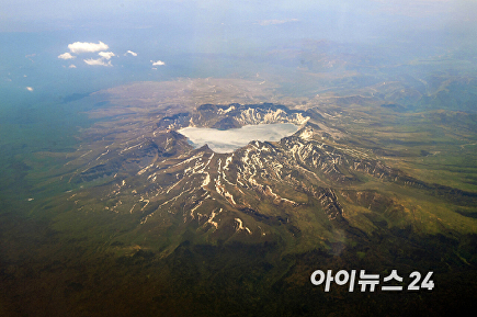 [아이포토] 한반도에서 가장 높은 산, 백두산을 가다