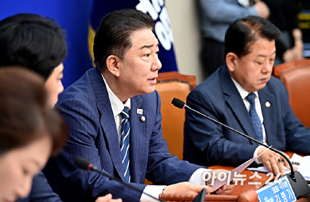 최고위 발언하는 김병기 당대표 직무대행 겸 원내대표