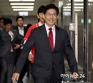 중앙선대위 임명장수여식 참석하는 김문수