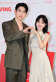'미지의 서울' 박보영X박진영, 두근두근 커플샷
