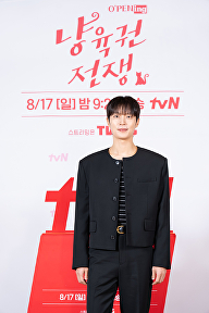윤두준 '더 훤칠해진 비주얼'