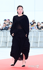 김민하, 킬힐에 걸린 드레스 '아찔'