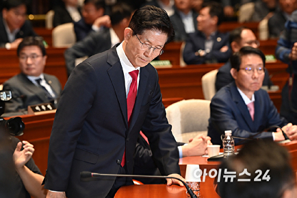 [아이포토] "단일화 응할 수 없다" 선전포고 김문수... 의총서 충돌