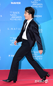 구교환, 개성 강한 걸음걸이