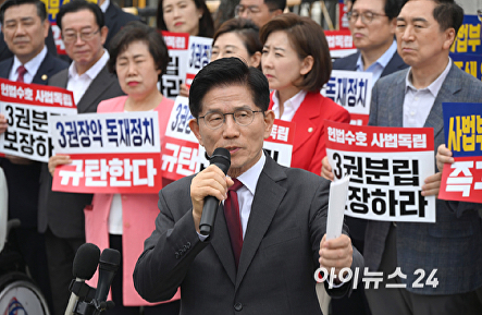 사법부 수호 및 더불어민주당 규탄 발언하는 김문수