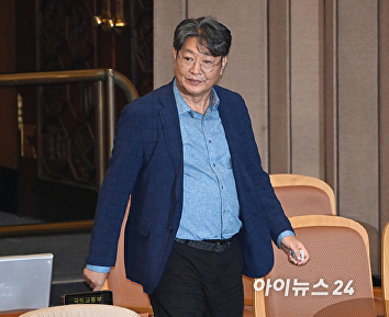 투표하는 이춘석 의원