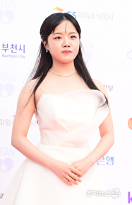 김향기, 소녀에서 숙녀로⋯확 달라진 스타일