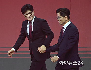 손 잡은 한동훈-김문수