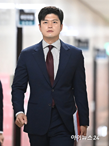 회견장 향하는 김용태 비대위원장
