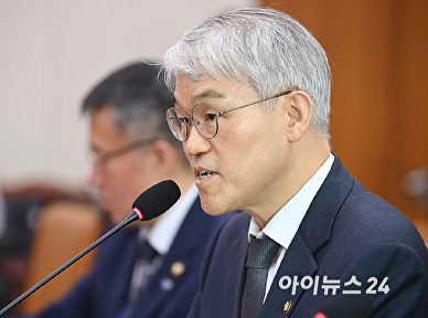 질의에 답변하는 천대엽 법원행정처장