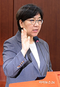선서하는 정은경 보건복지부 장관 후보자