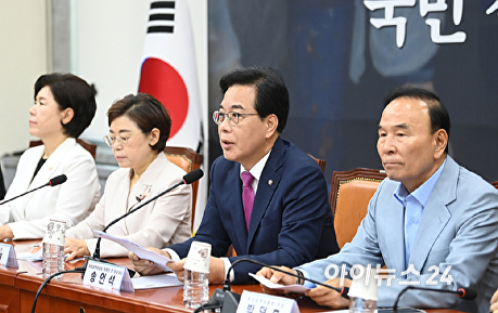 발언하는 송언석 비대위원장
