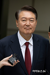오전 재판 마친 윤석열