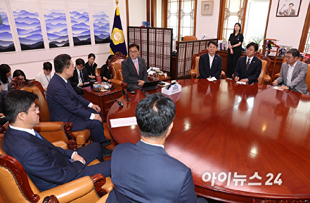우원식 의장, 김병기 신임 원내대표 접견