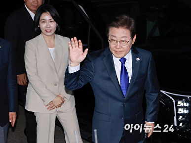 당사 도착한 이재명 후보와 김혜경 여사