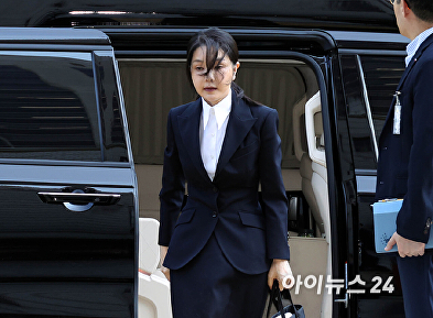 김건희, 구속영장 심사 출석
