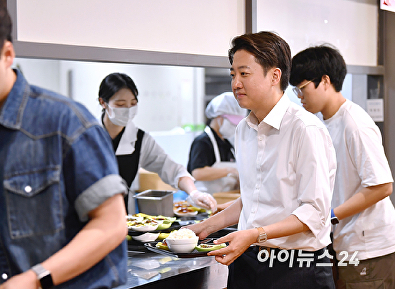 이준석, 가천대서 '학식먹자' 유세