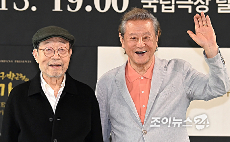 신구-박근형 '고도를 기다리며'로 만나요