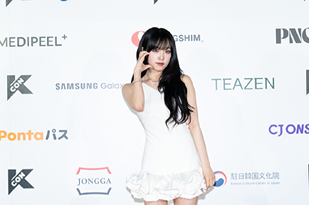 최예나 '레드카펫 위에서도 깜찍깜찍'