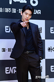덱스 '배우 김진영으로 완벽 변신'