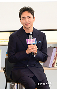 '토니상 6관왕'⋯K-뮤지컬 '어쩌면 해피엔딩' 박천휴 작가