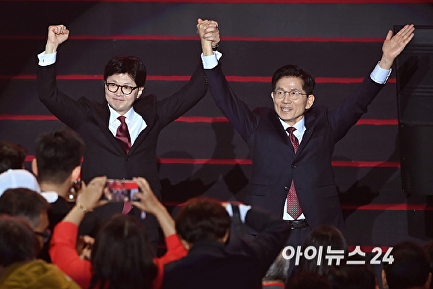 기념촬영하는 한동훈-김문수