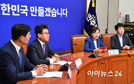 발언하는 김정재 정책위의장