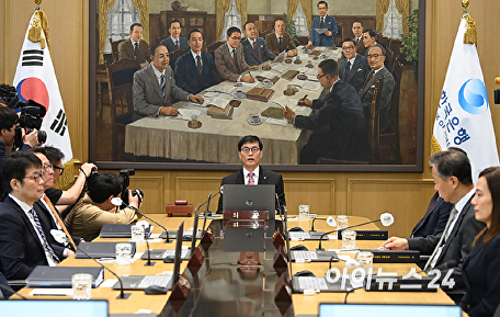 금통위 주재하는 이창용 총재