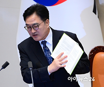 부정투표 주장하는 국민의힘에 국회법 설명 하는 우원식 의장