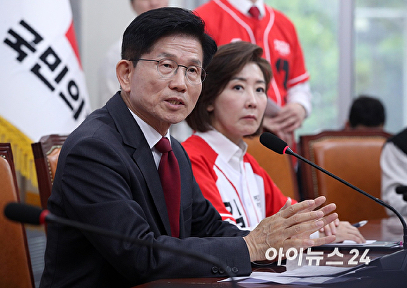 긴급 기자회견 갖는 김문수 대선 후보