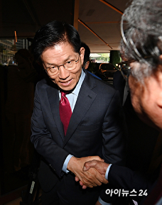 조찬기도회 참석하는 김문수 후보