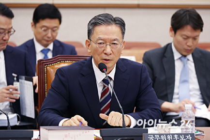 질의에 답변하는 정성호 후보자
