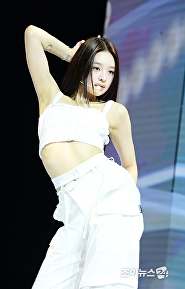 앳하트 나현, 데뷔 전부터 스타벅스 모델 된 비주얼